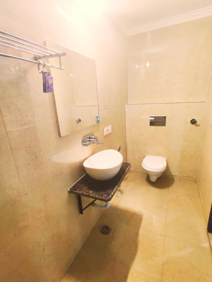 Hotel Amour By Rpi New Delhi Extérieur photo