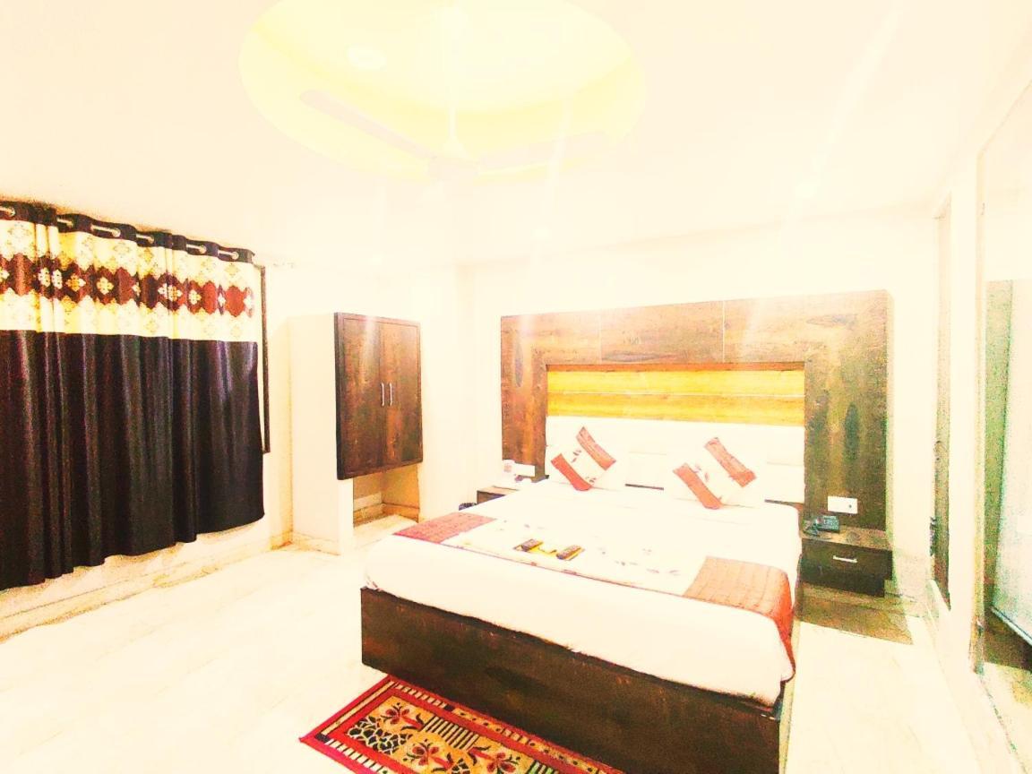 Hotel Amour By Rpi New Delhi Extérieur photo